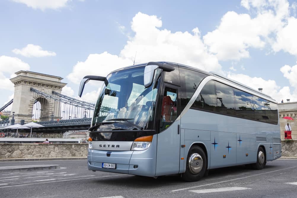 Iskolai busz biztonságos és kényelmes megoldás kirándulásokhoz