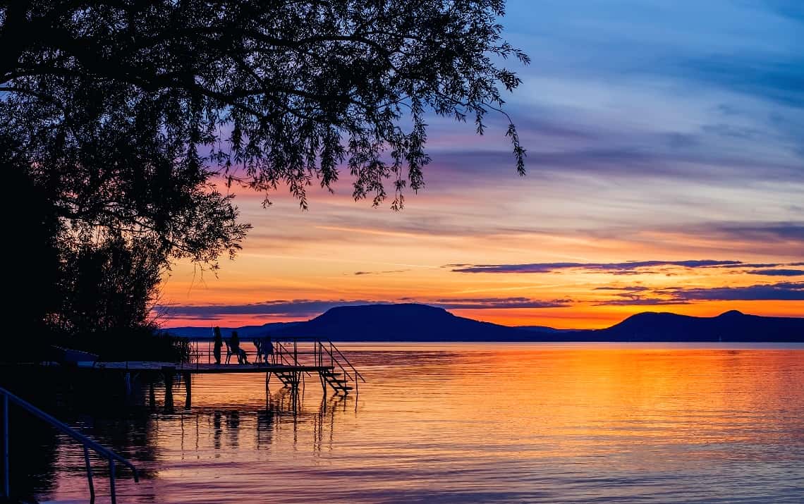 Őszi kirándulás Magyarország legszebb tópartjain - Balaton – a csendes óriás ősszel is elvarázsol Őszi kirándulás Magyarország legszebb tópartjain - Balaton – a csendes óriás ősszel is elvarázsol