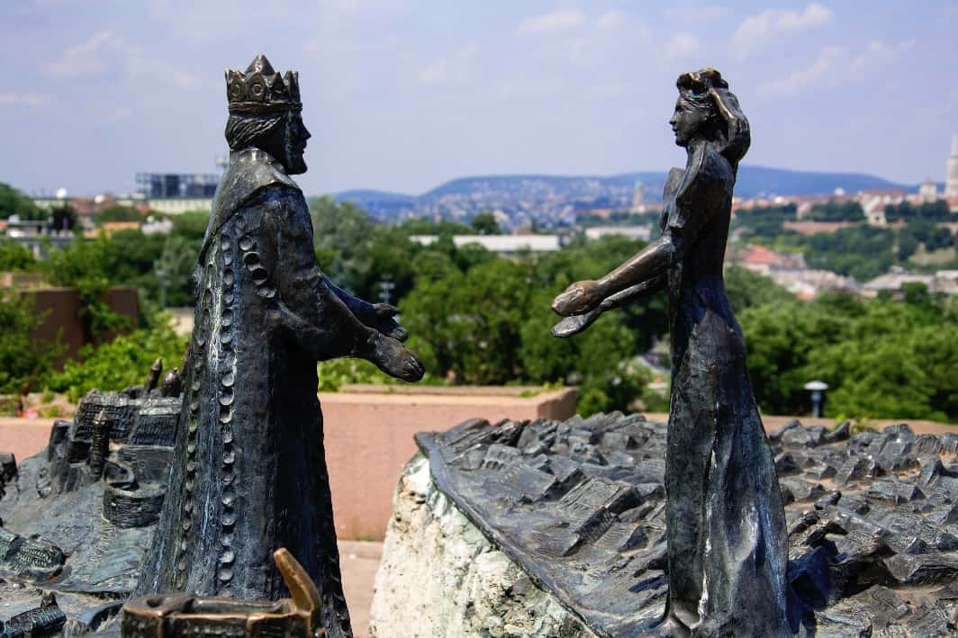 kilátókő szobor buda királyfi és pest királykisasszony
